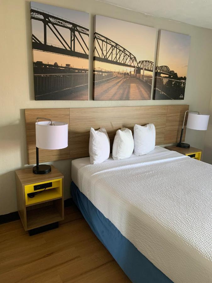 Days Inn By Wyndham Louisville Airport Fair And Expo Center Экстерьер фото
