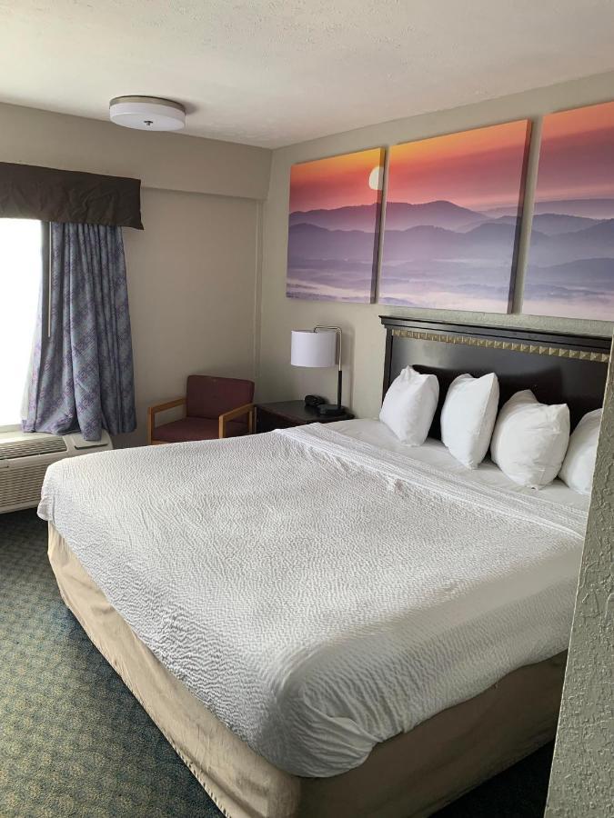 Days Inn By Wyndham Louisville Airport Fair And Expo Center Экстерьер фото