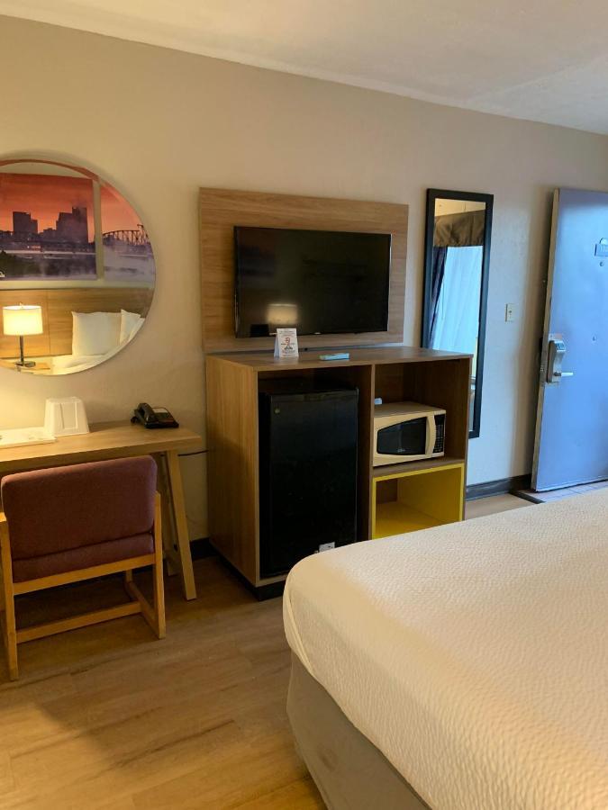 Days Inn By Wyndham Louisville Airport Fair And Expo Center Экстерьер фото