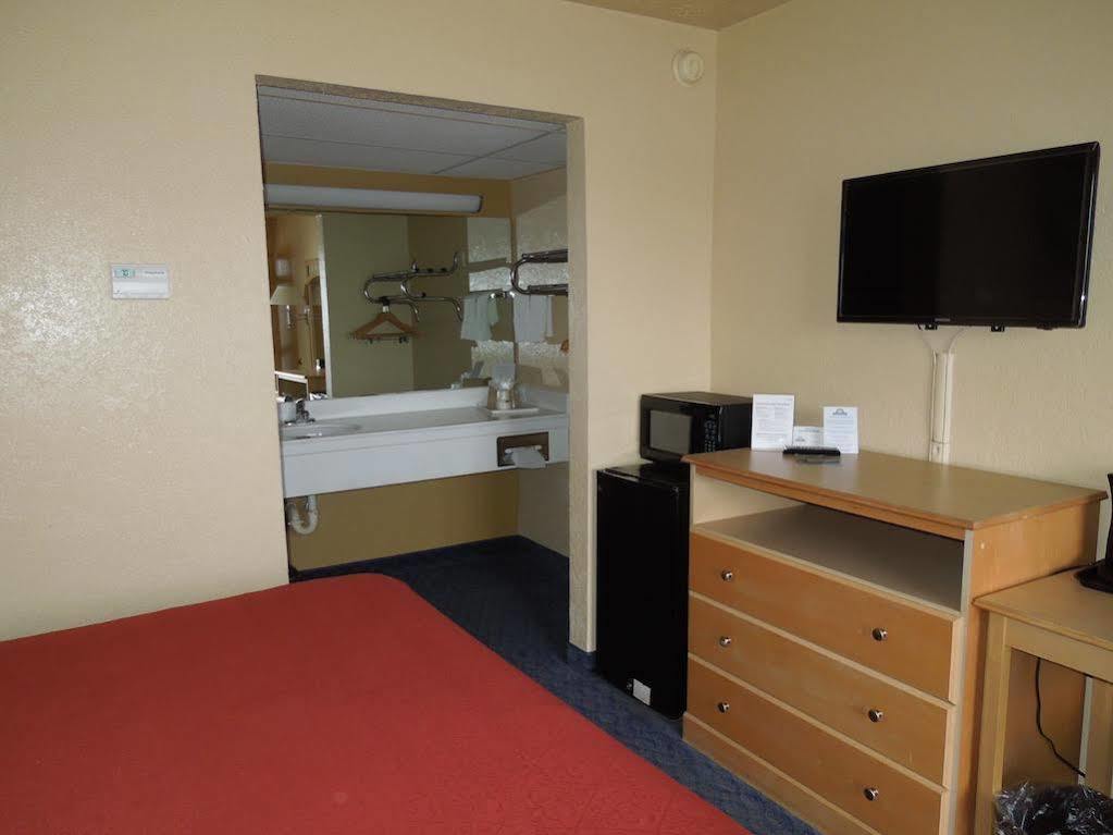 Days Inn By Wyndham Louisville Airport Fair And Expo Center Экстерьер фото